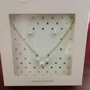 Faux Pearl necklace with earring post set gold ton